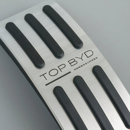 Performance-Pedale aus gebürstetem Aluminium für Denza B5